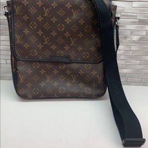 Louis Vuitton Monogram Macassar District MM